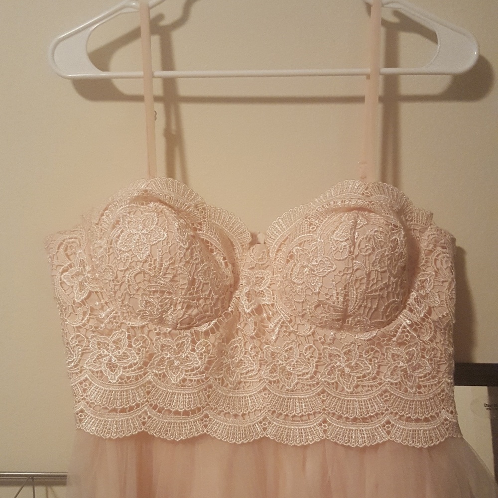 Lace and tulle Dress - Picture 4 of 8